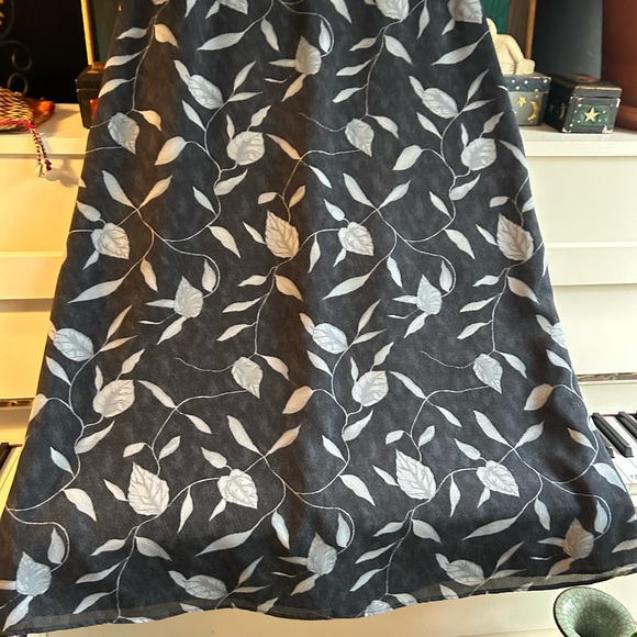Vintage 90s Y2K Elegant Leaf Print Midi Dress in Black and Gray - Picture 3 of 15